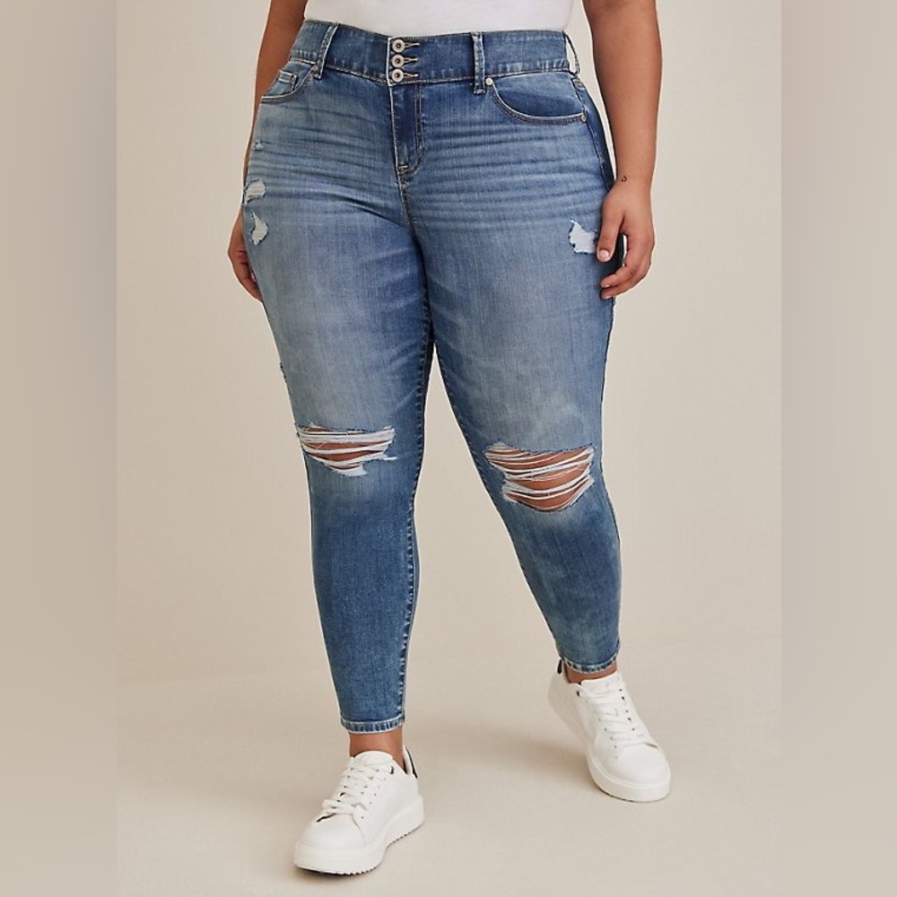 Like new Torrid JEGGING SKINNY SUPER SOFT HIGH-RISE DESTRUCTED JEAN